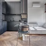 New! Luxury Old Town Apartment