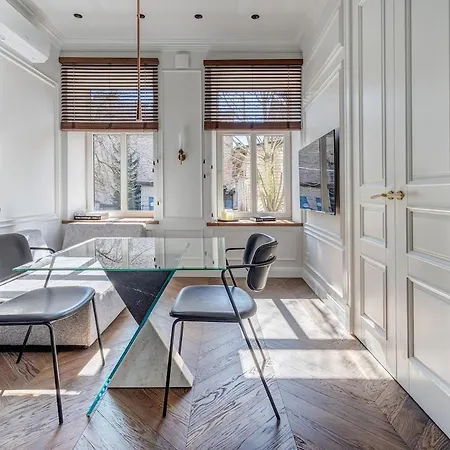 New! Luxury Old Town