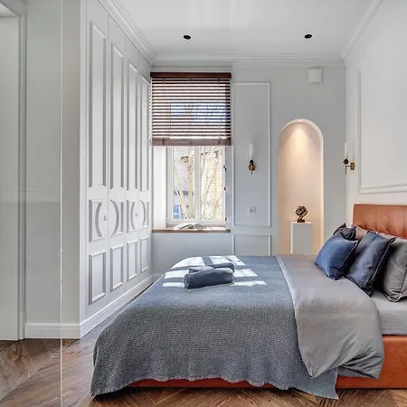 New! Luxury Old Town Apartment *