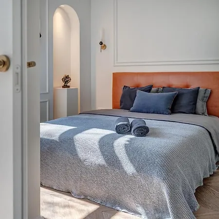 New! Luxury Old Town Apartment *