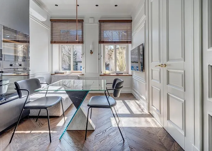 New! Luxury Old Town